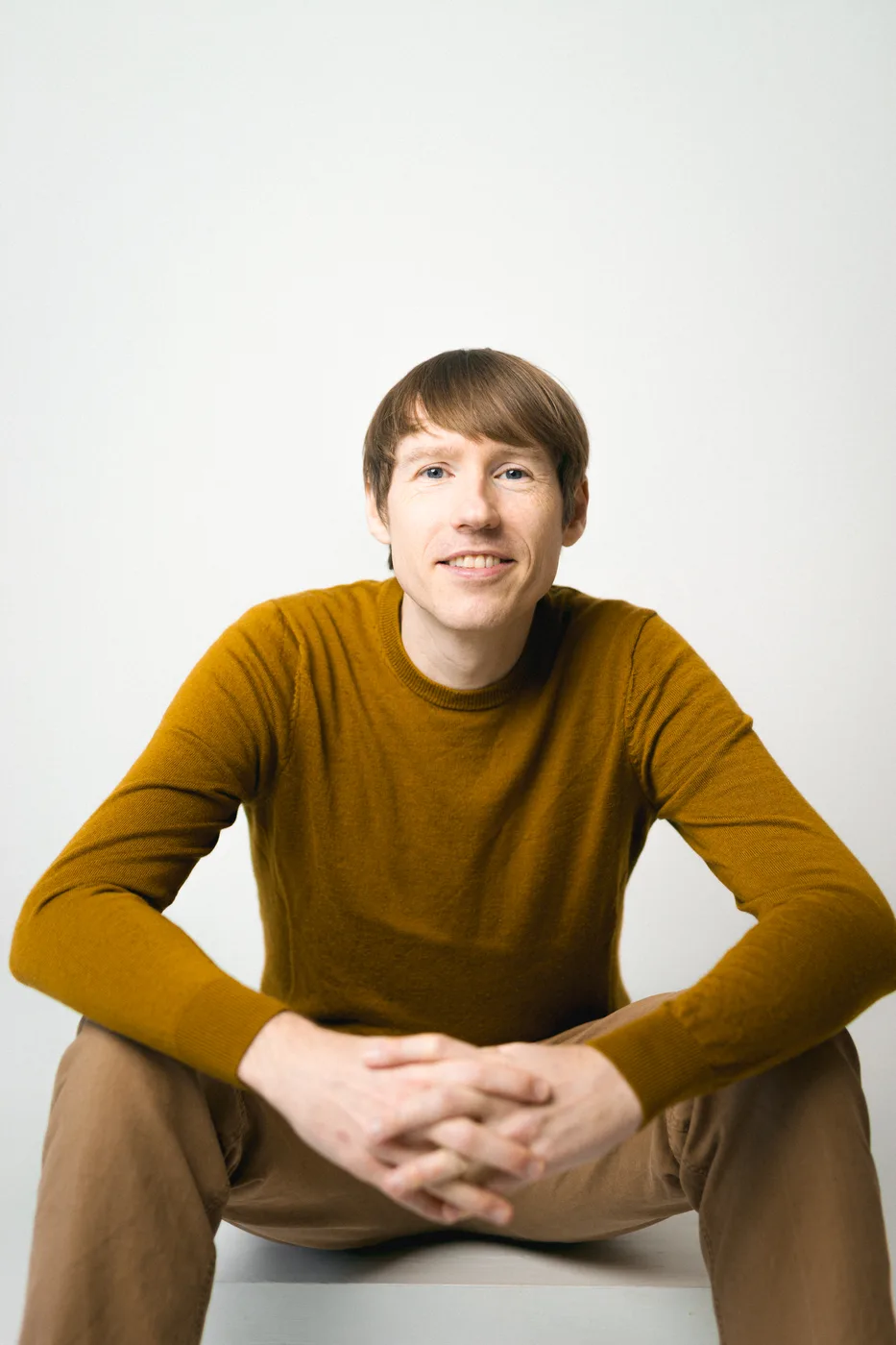 Relaxed professional headshot of a young professional in Barcelona